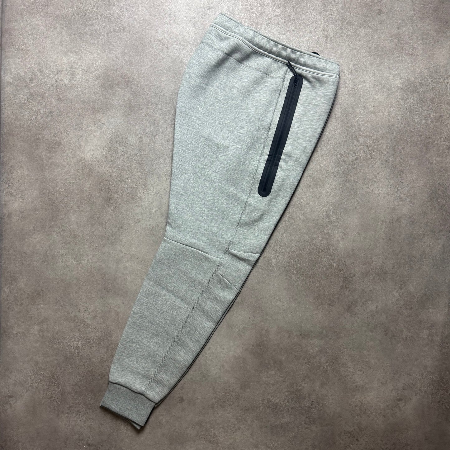 NIKE TECH FLEECE JOGGERS - GREY