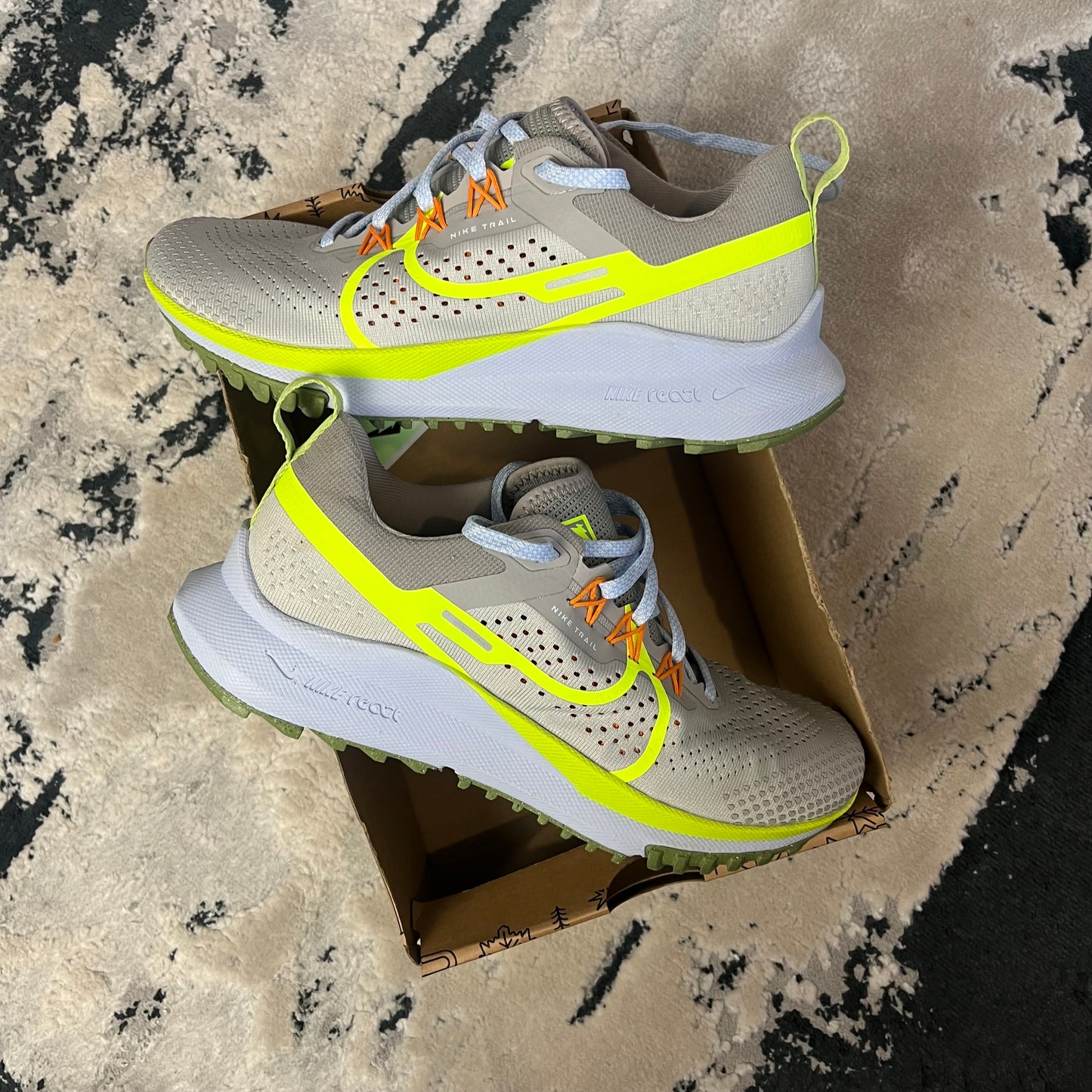 NIKE PEGASUS TRAIL 4 - LIGHT IRON ORE