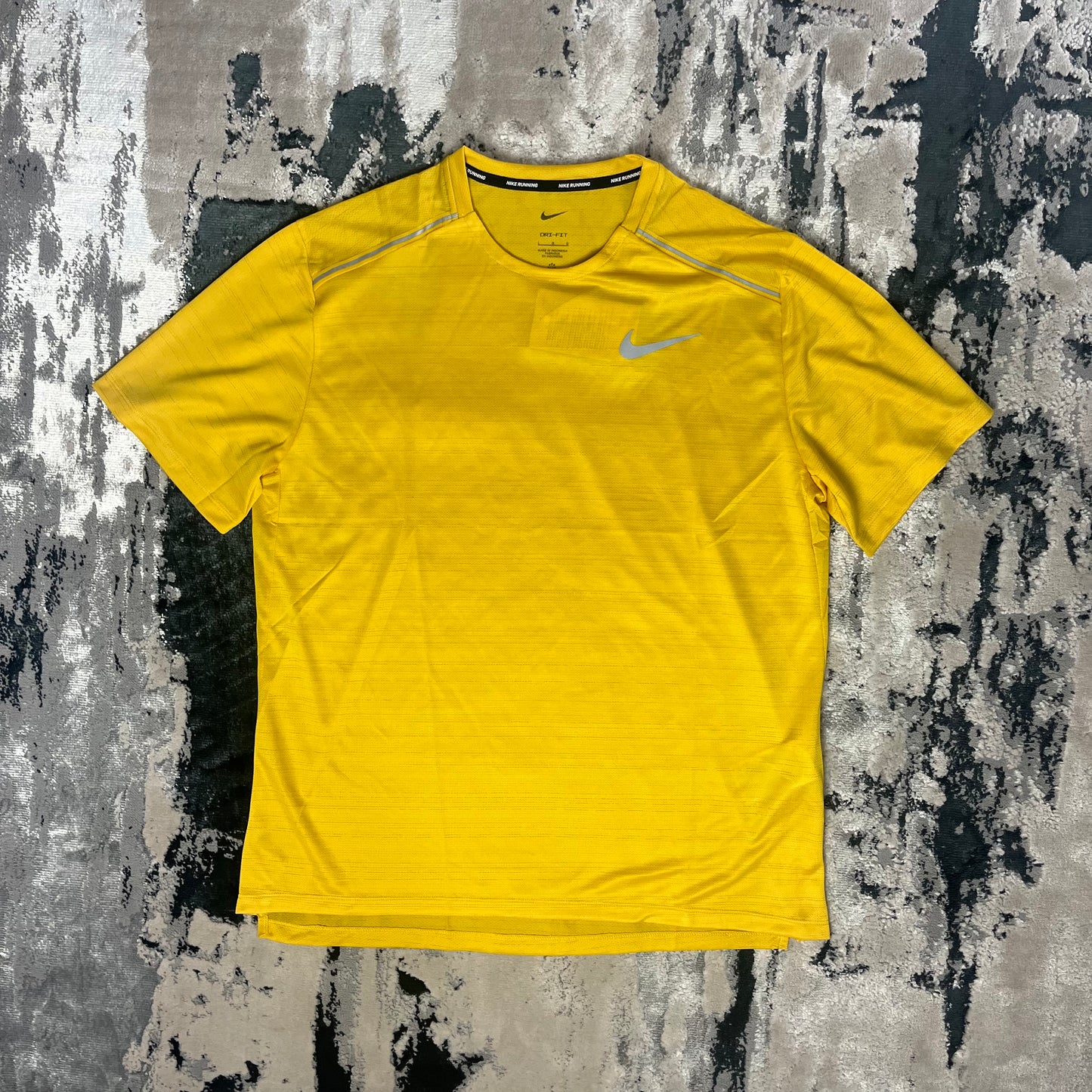 NIKE MILER 1.0 T SHIRT - YELLOW