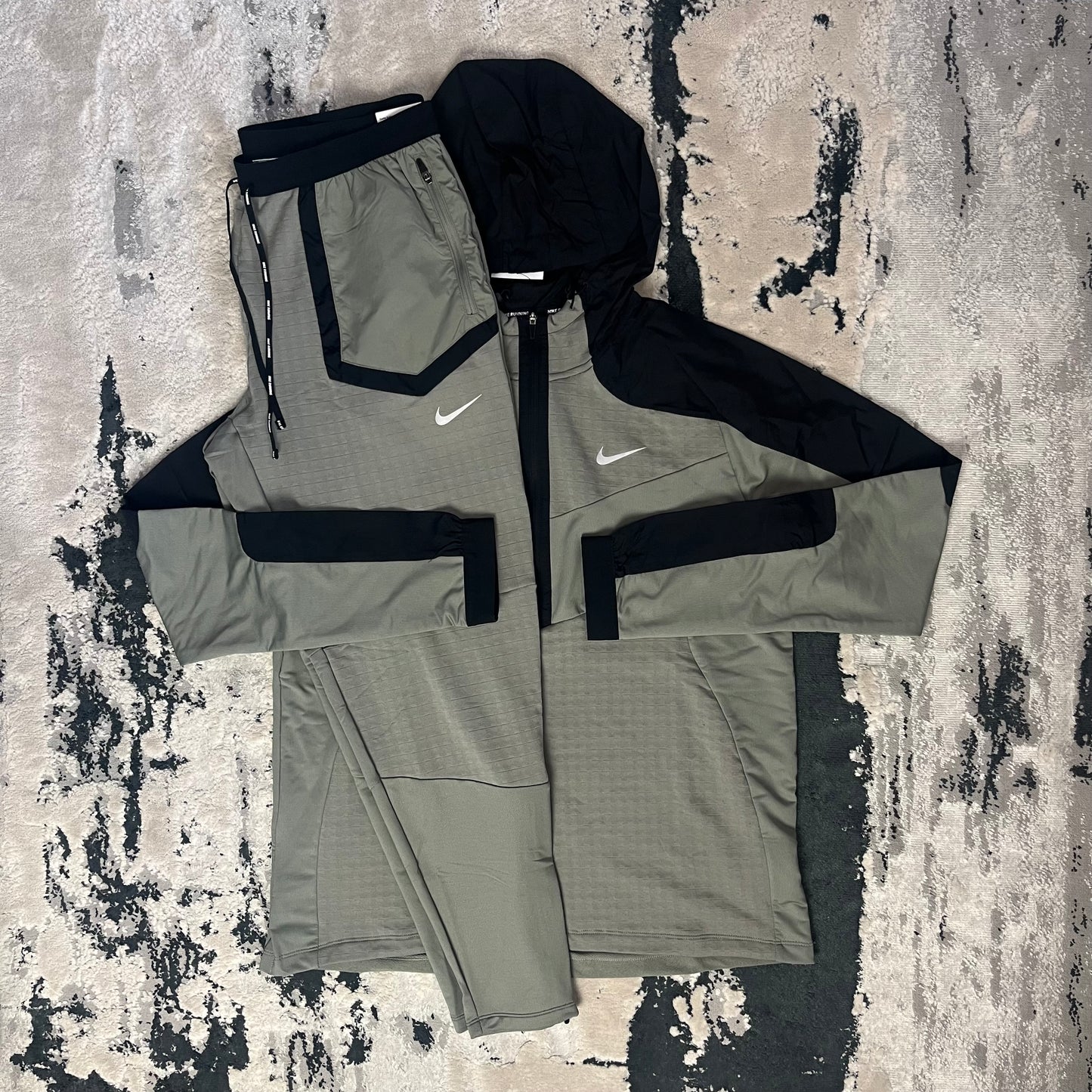 NIKE PERFORMANCE TECH HOODED TRACKSUIT - KHAKI
