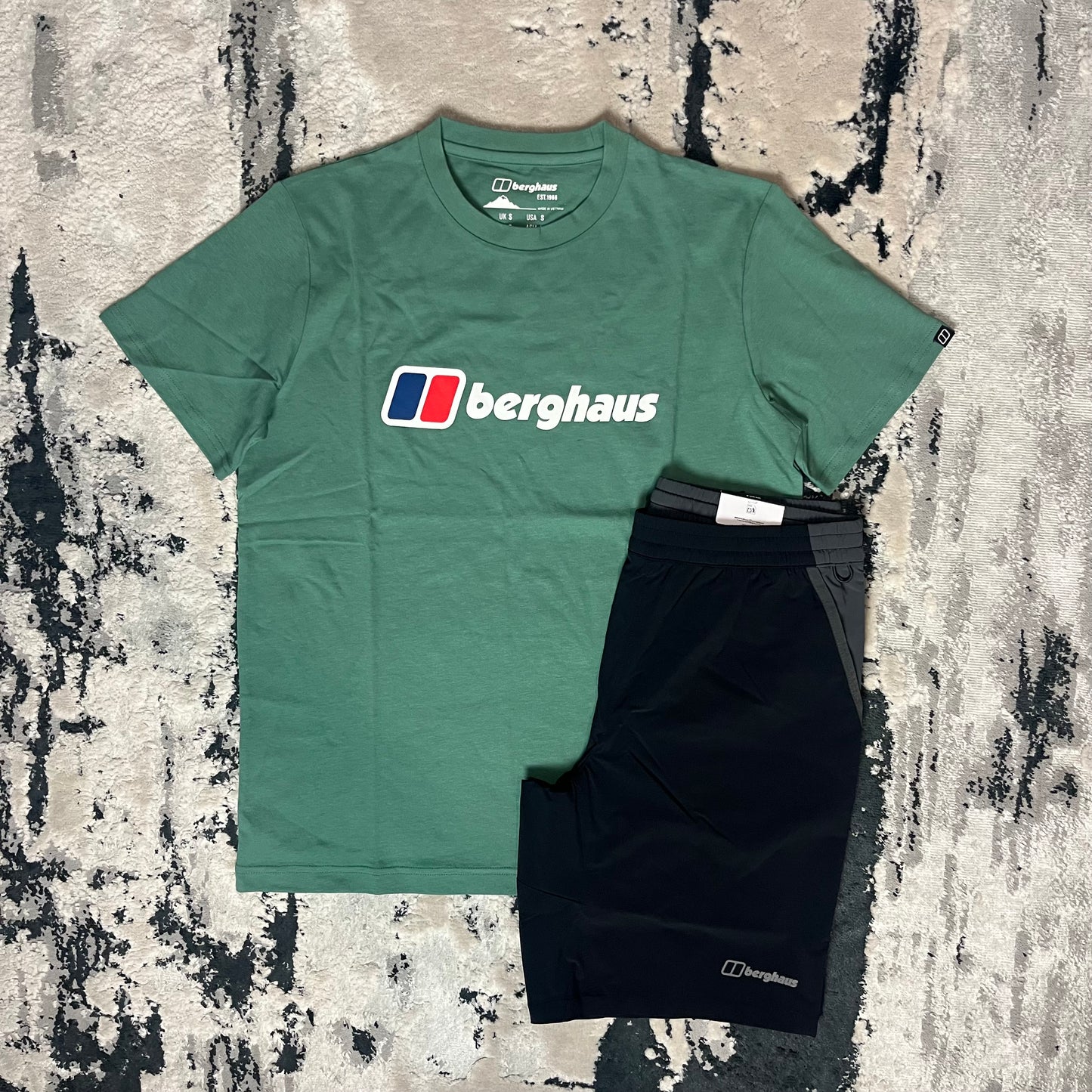 BERGHAUS LOGO T SHIRT & SHORT SET - GREEN / BLACK