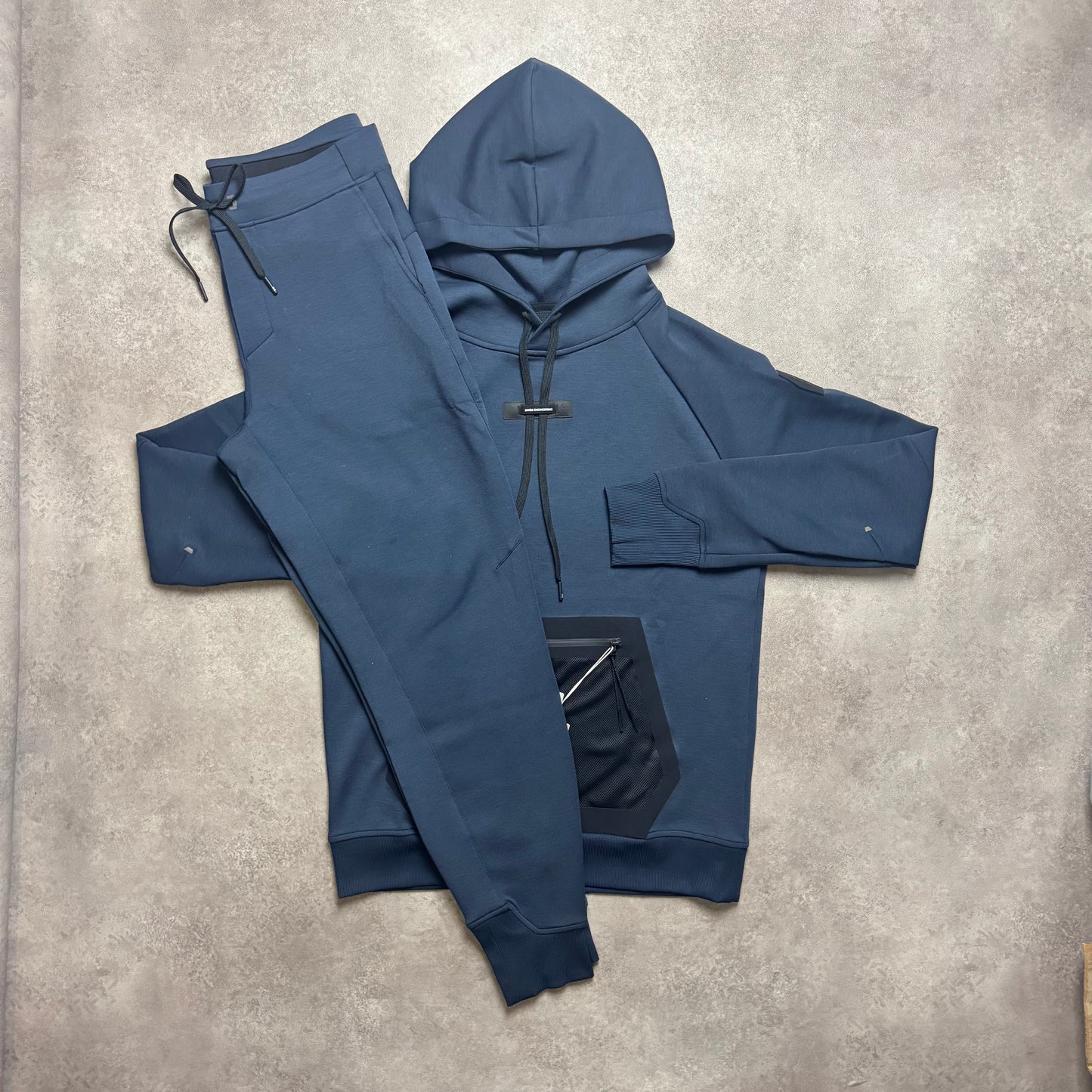 ON RUNNING TECH TRACKSUIT - NAVY