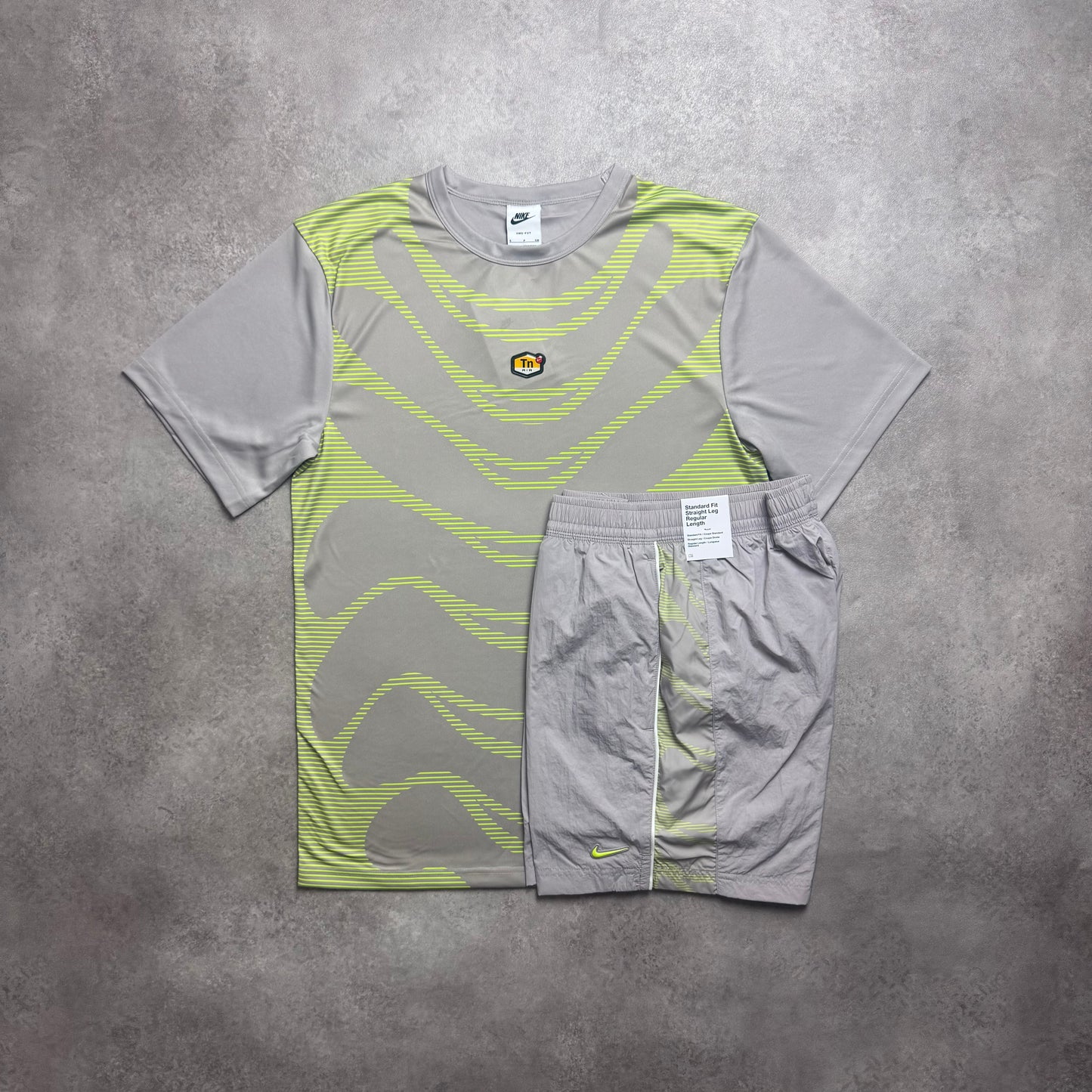 NIKE TN+ SPORTSWEAR SET - NEON / BEIGE