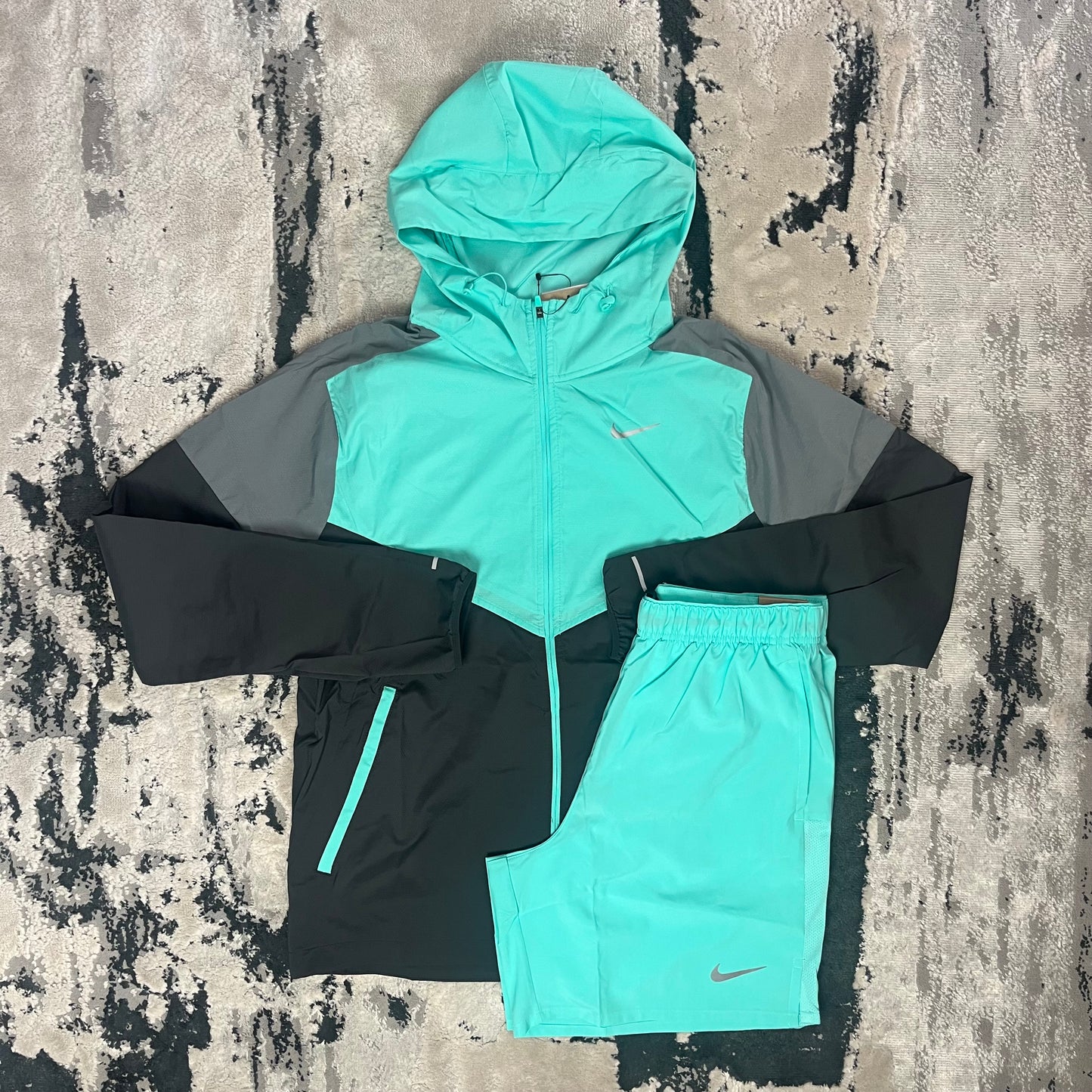 NIKE REPEL WINDBREAKER SHORT SET - BLACK / MINT