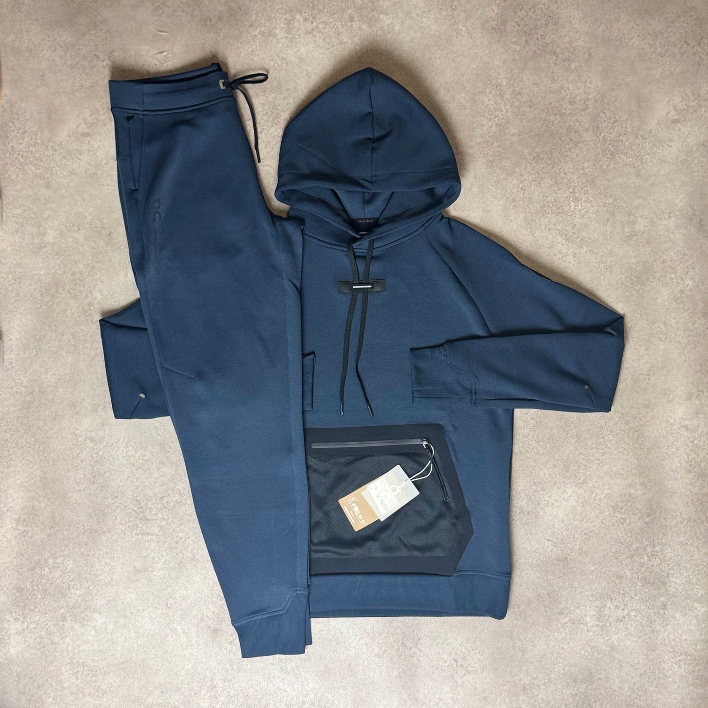ON RUNNING TECH TRACKSUIT - NAVY