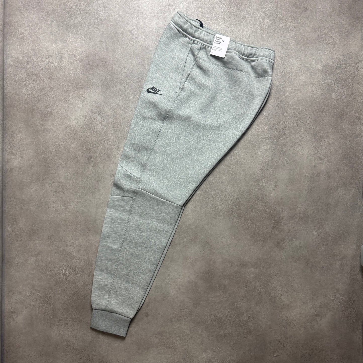 NIKE TECH FLEECE JOGGERS - GREY