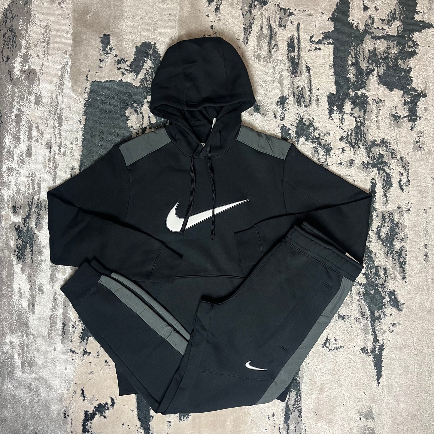 NIKE SPORTSWEAR FLEECE TRACKSUIT - BLACK / GREY
