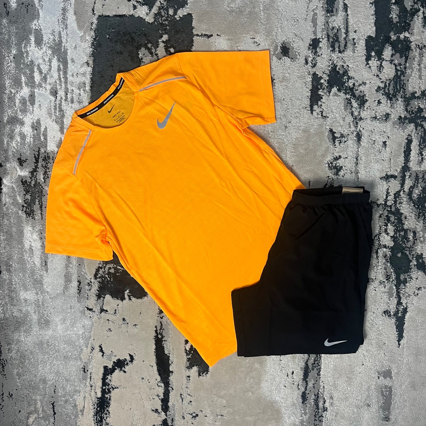 MENS NIKE DRI FIT MILER 1.0 T SHIRT & SHORT SET - ORANGE