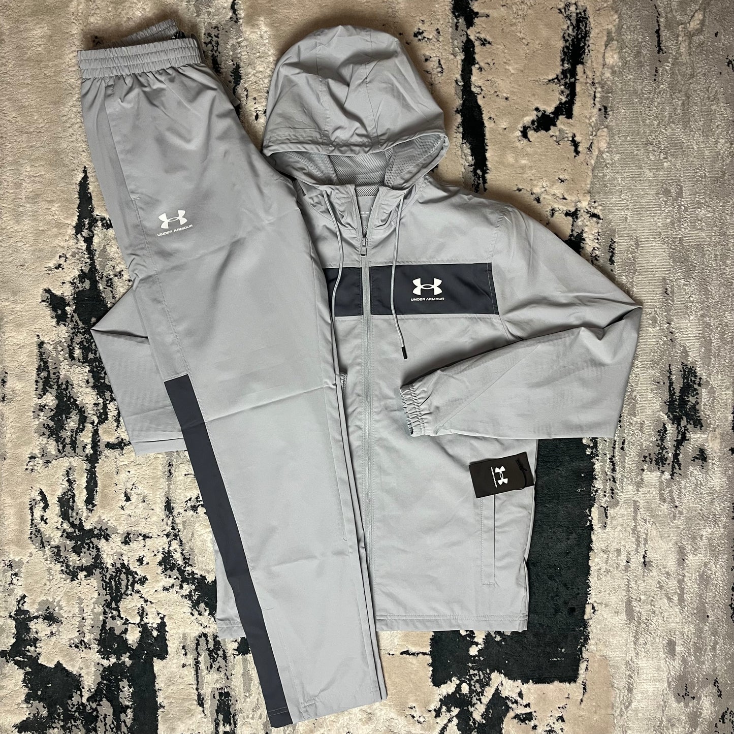 UNDER ARMOUR WOVEN WINDBREAKER TRACKSUIT - GREY