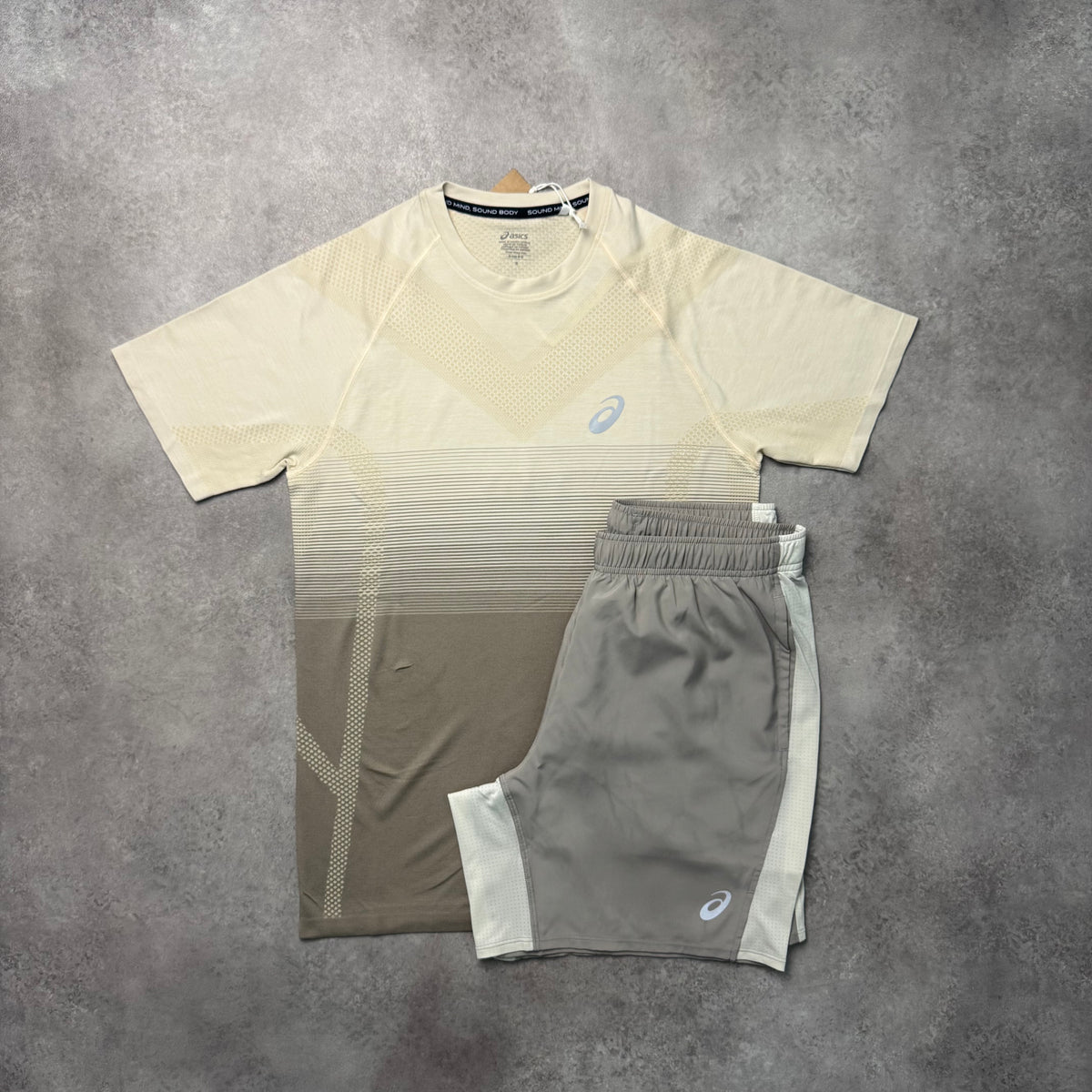 ASICS SEAMLESS SHORT SET -BEIGE