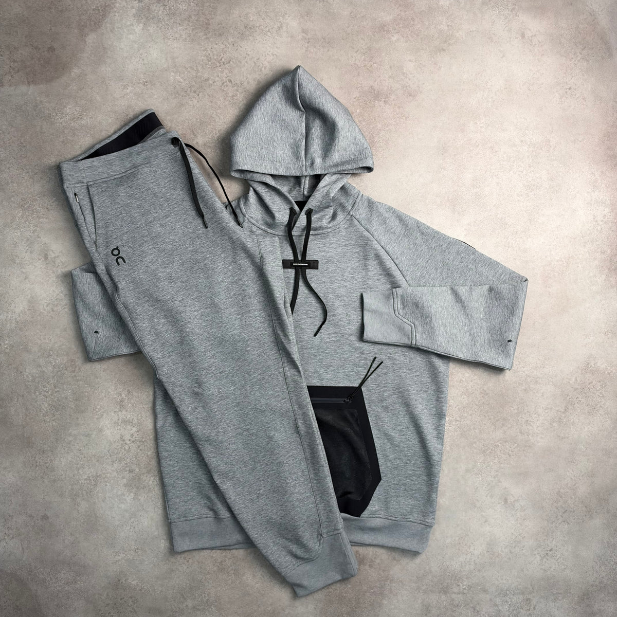ON RUNNING TECH TRACKSUIT - GREY